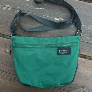 Clean Lines Crossbody Bag 2.8lL